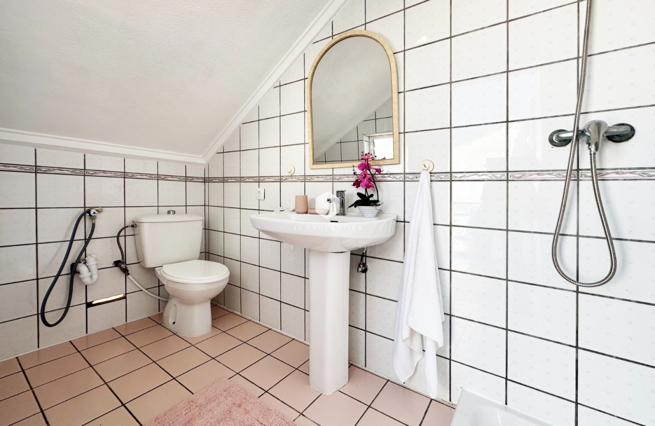 Resale - Chalet -
Orihuela Costa - Costa Blanca