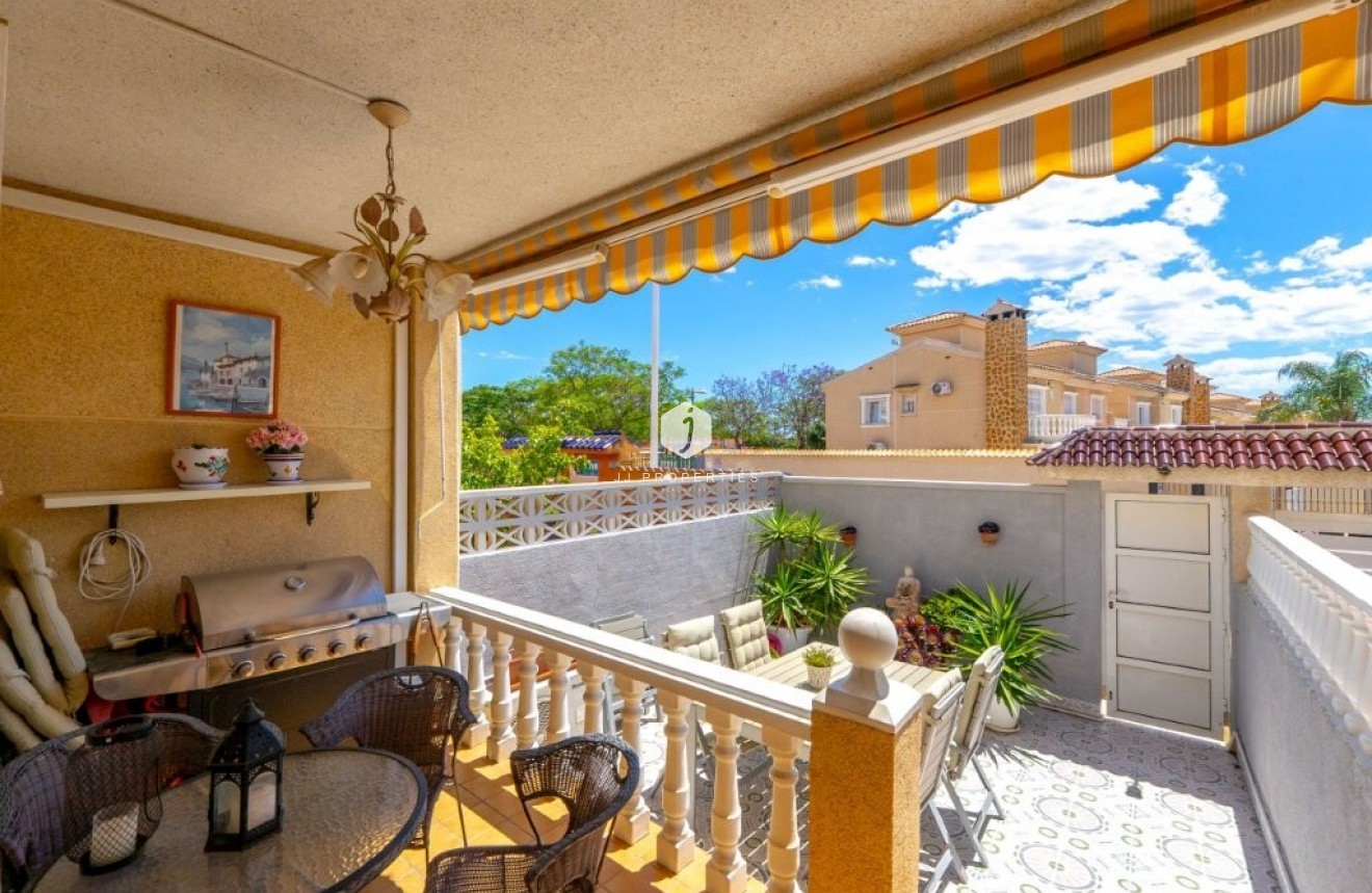 Resale - Chalet -
Torrevieja - aguas nuevas