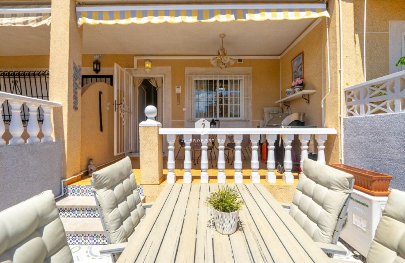 Resale - Chalet -
Torrevieja - aguas nuevas