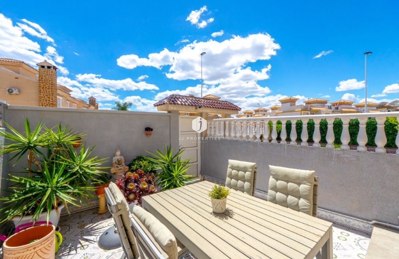 Resale - Chalet -
Torrevieja - aguas nuevas