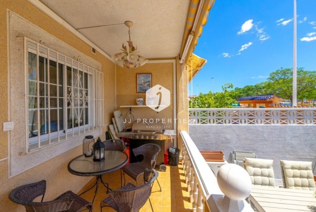 Resale - Chalet -
Torrevieja - aguas nuevas