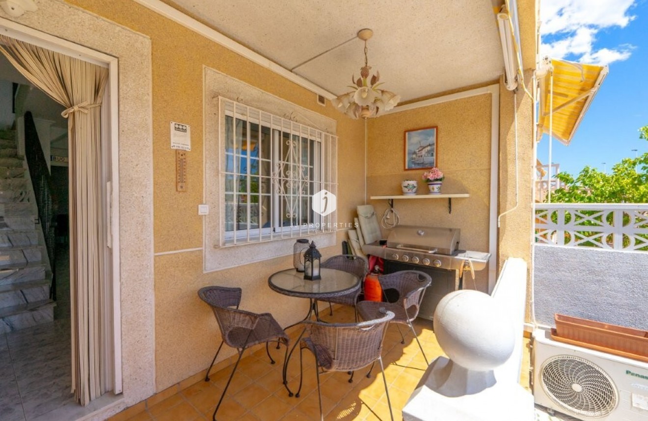 Resale - Chalet -
Torrevieja - aguas nuevas