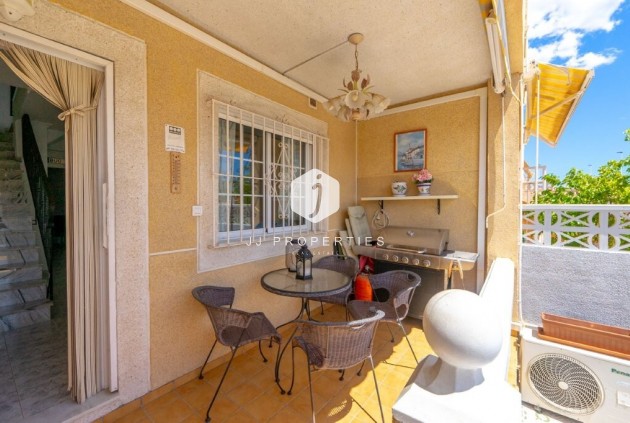Resale - Chalet -
Torrevieja - aguas nuevas