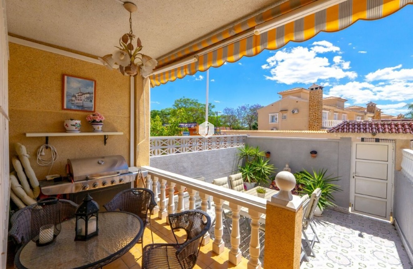 Resale - Chalet -
Torrevieja - aguas nuevas