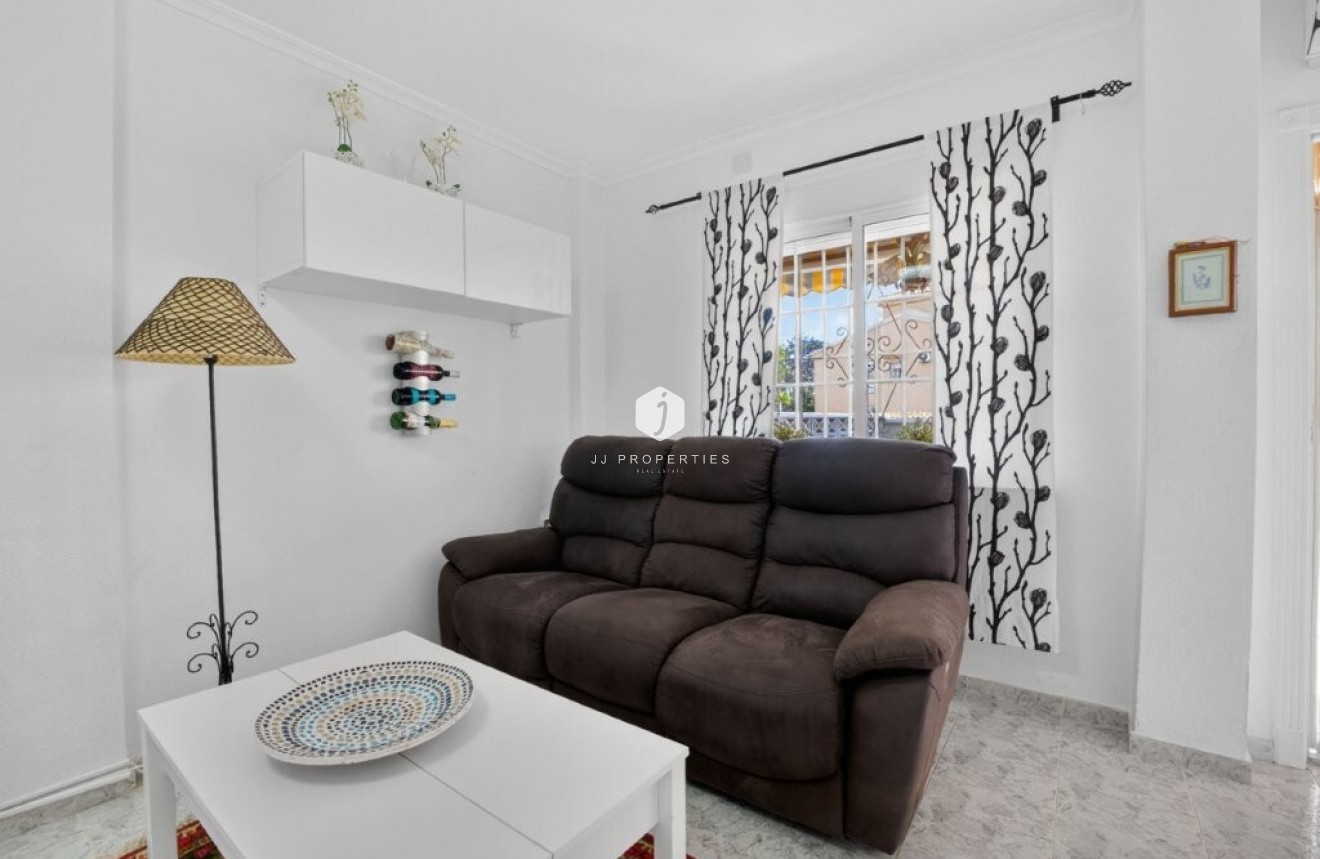 Resale - Chalet -
Torrevieja - aguas nuevas