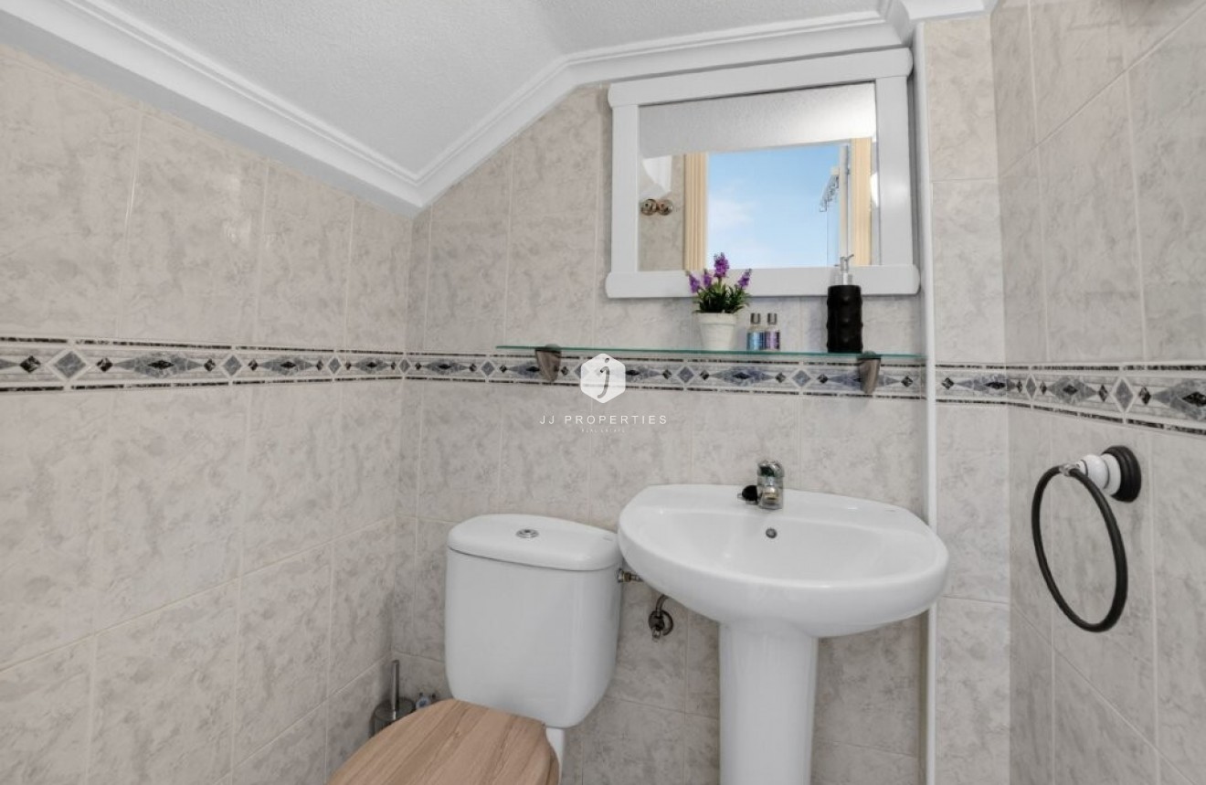 Resale - Chalet -
Torrevieja - aguas nuevas