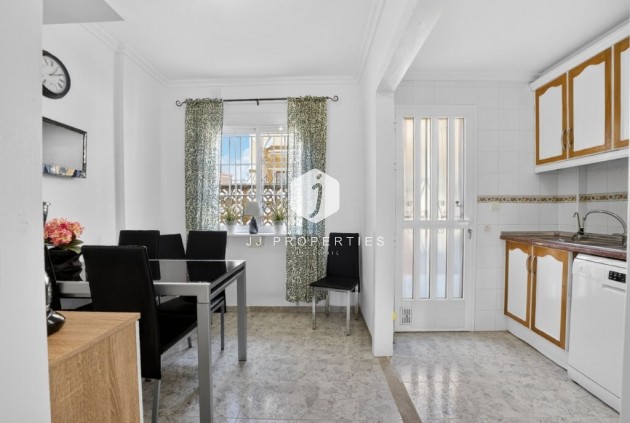 Resale - Chalet -
Torrevieja - aguas nuevas