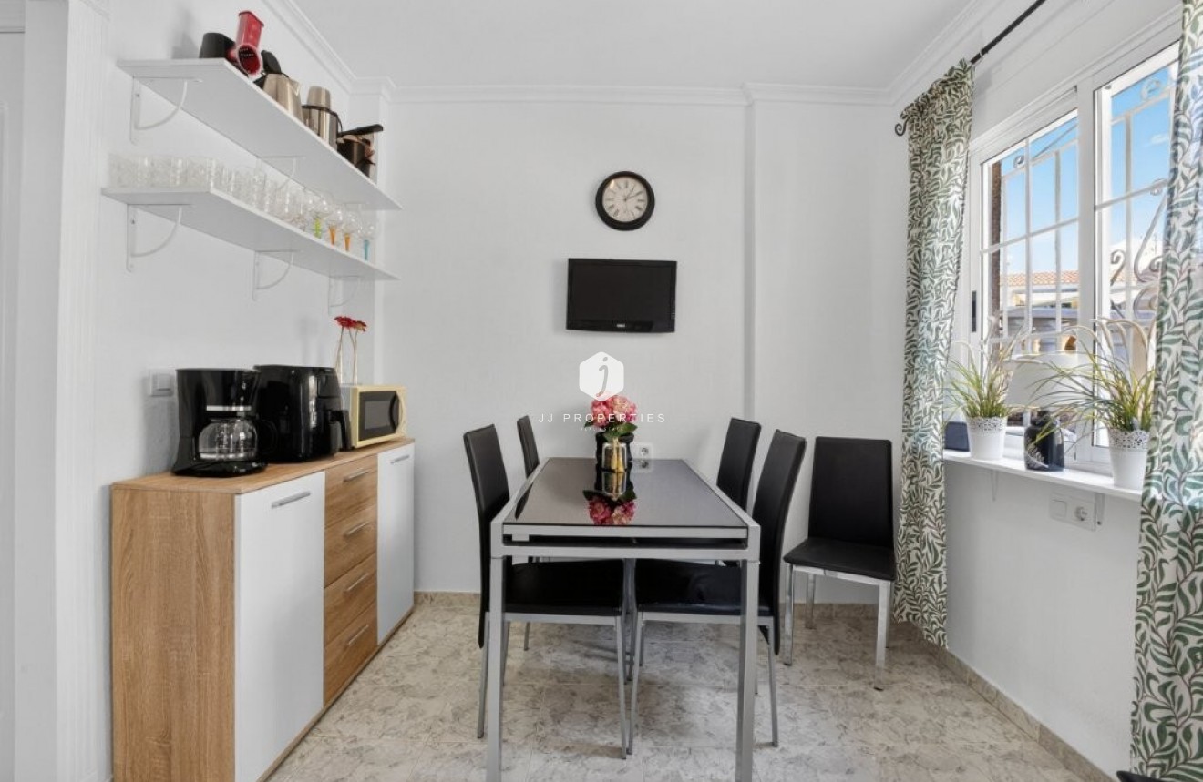 Resale - Chalet -
Torrevieja - aguas nuevas
