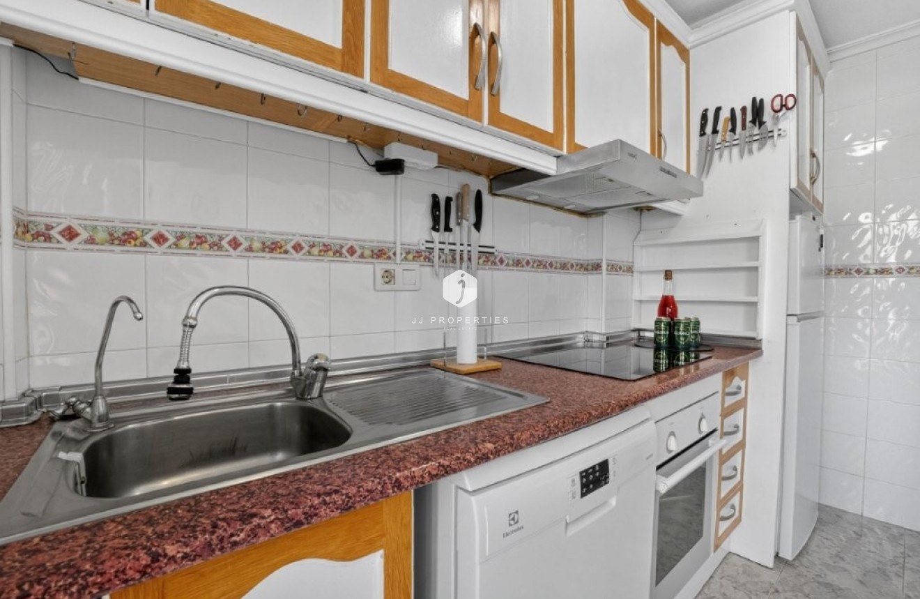 Resale - Chalet -
Torrevieja - aguas nuevas