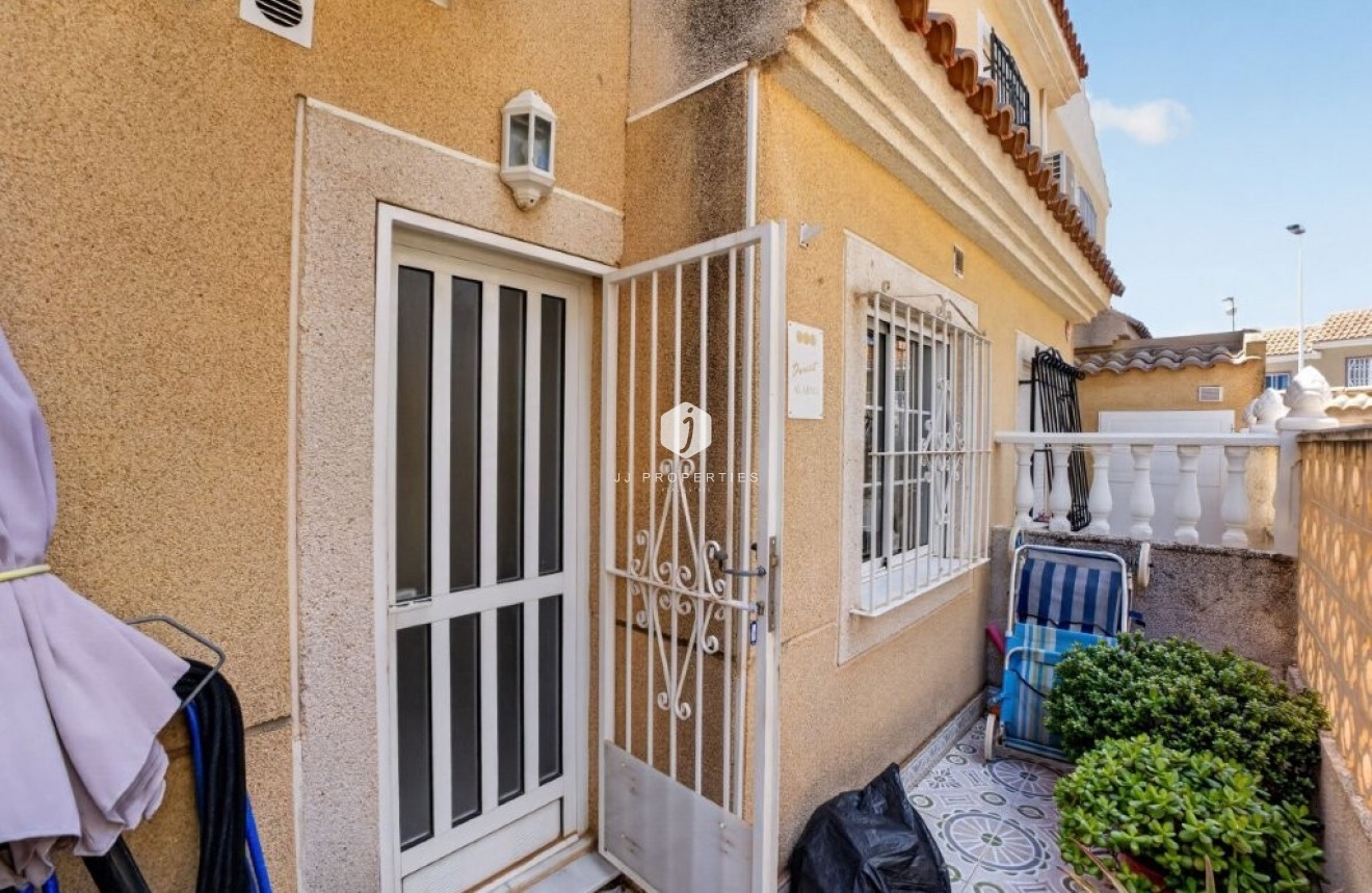 Resale - Chalet -
Torrevieja - aguas nuevas