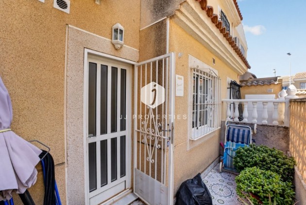 Resale - Chalet -
Torrevieja - aguas nuevas
