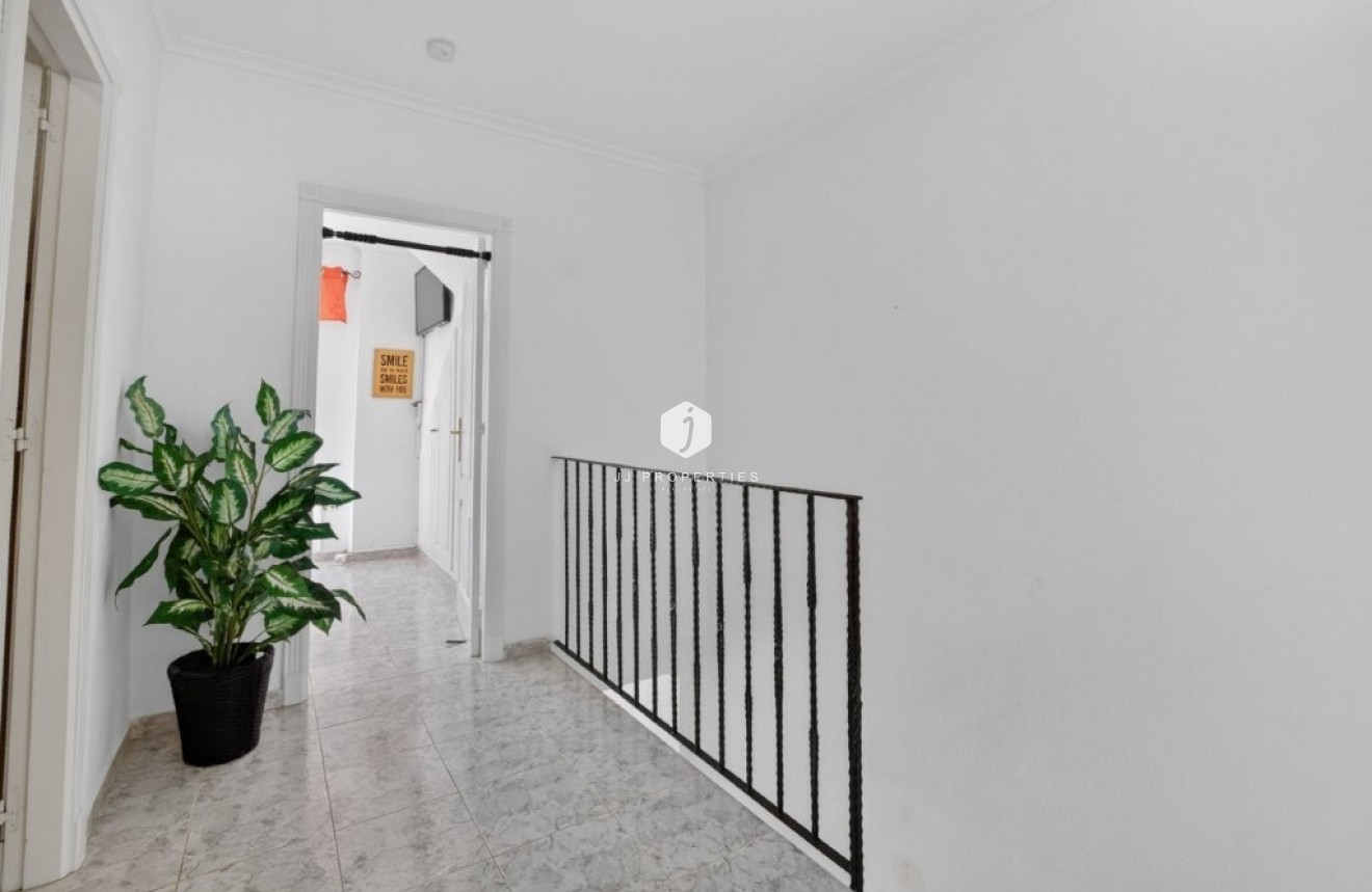 Resale - Chalet -
Torrevieja - aguas nuevas