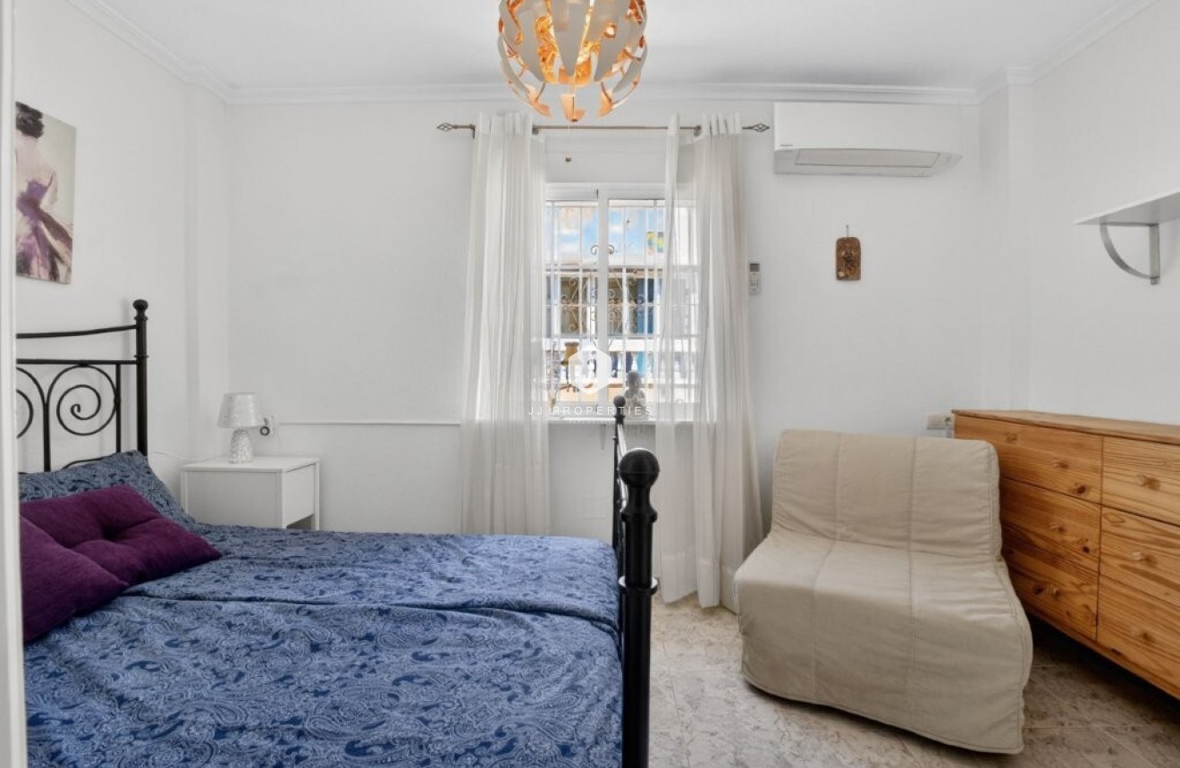 Resale - Chalet -
Torrevieja - aguas nuevas