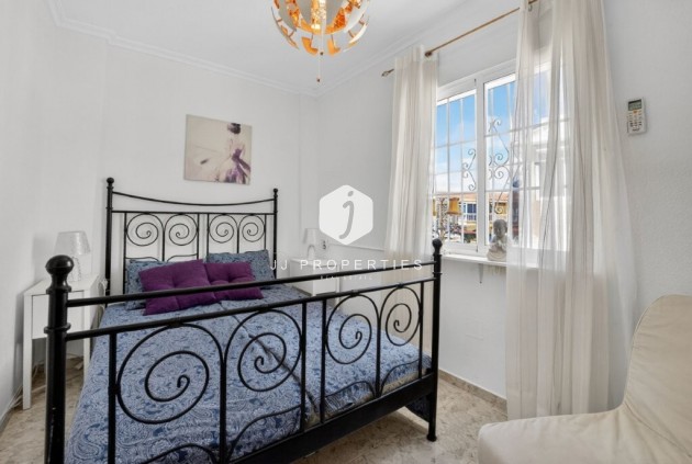 Resale - Chalet -
Torrevieja - aguas nuevas
