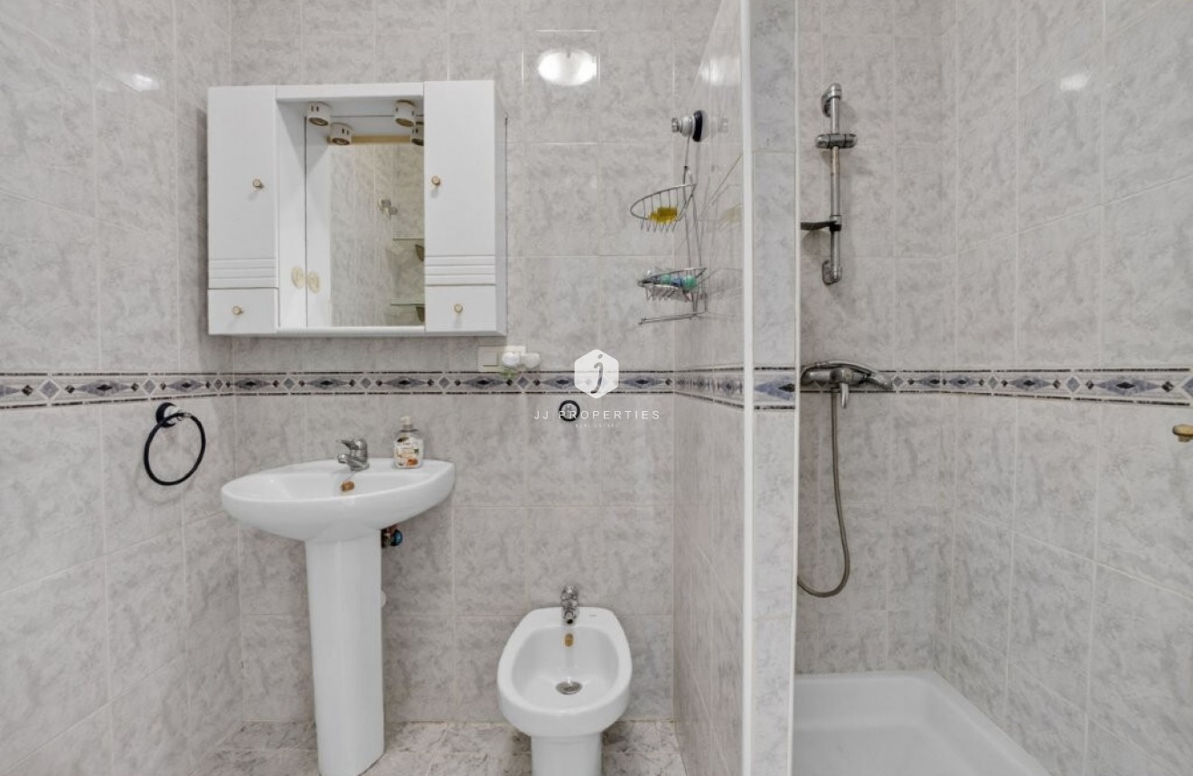 Resale - Chalet -
Torrevieja - aguas nuevas