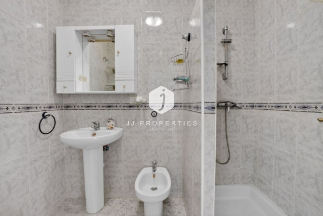 Resale - Chalet -
Torrevieja - aguas nuevas