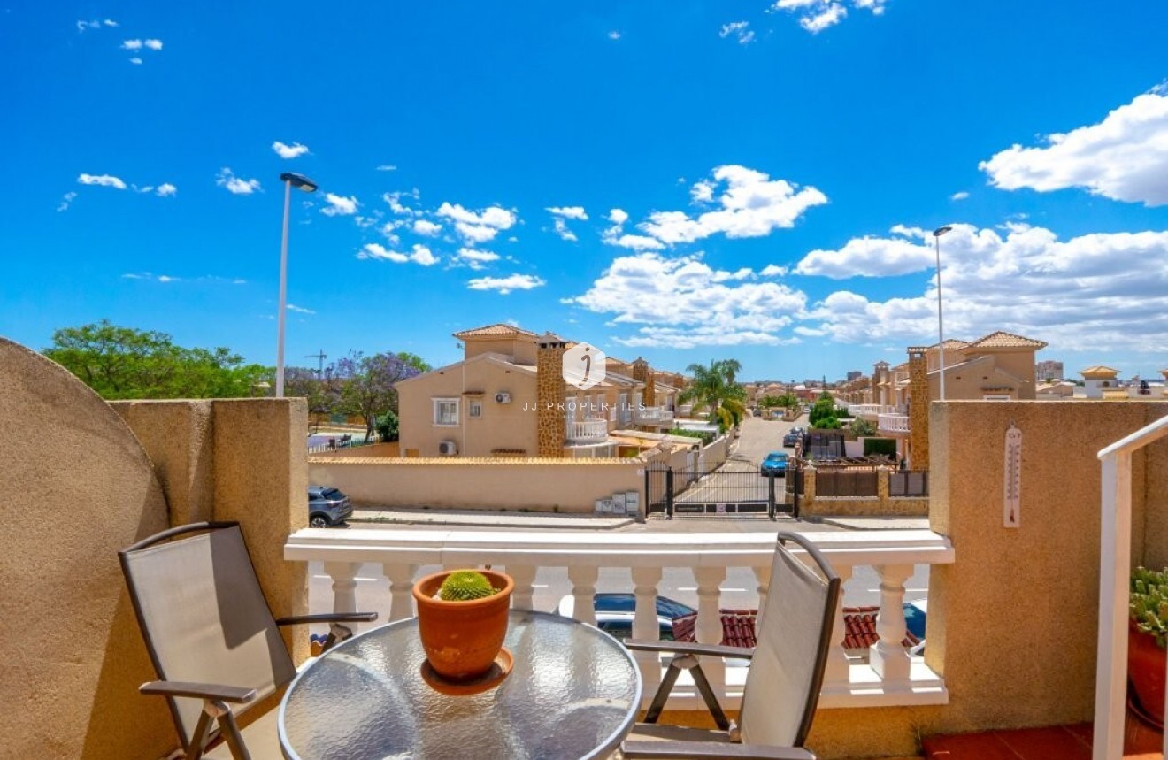 Resale - Chalet -
Torrevieja - aguas nuevas