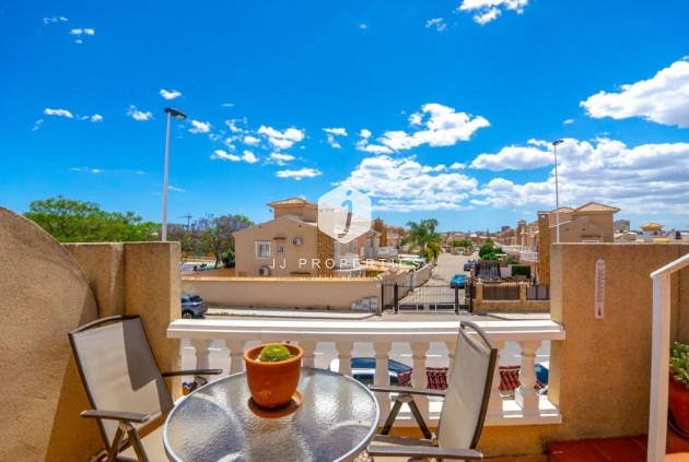 Resale - Chalet -
Torrevieja - aguas nuevas