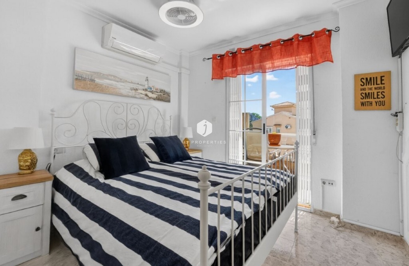 Resale - Chalet -
Torrevieja - aguas nuevas