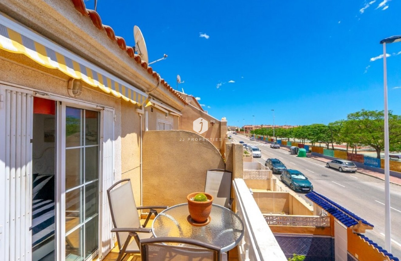 Resale - Chalet -
Torrevieja - aguas nuevas