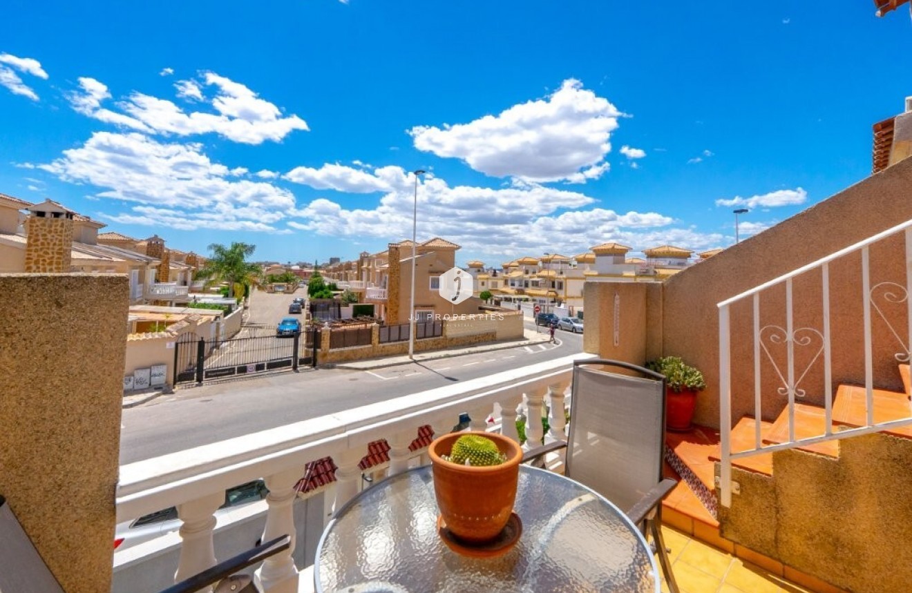 Resale - Chalet -
Torrevieja - aguas nuevas