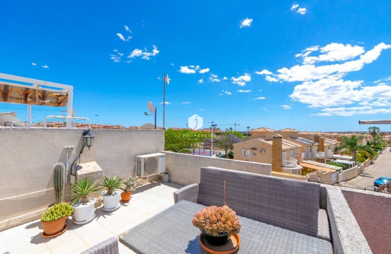 Resale - Chalet -
Torrevieja - aguas nuevas