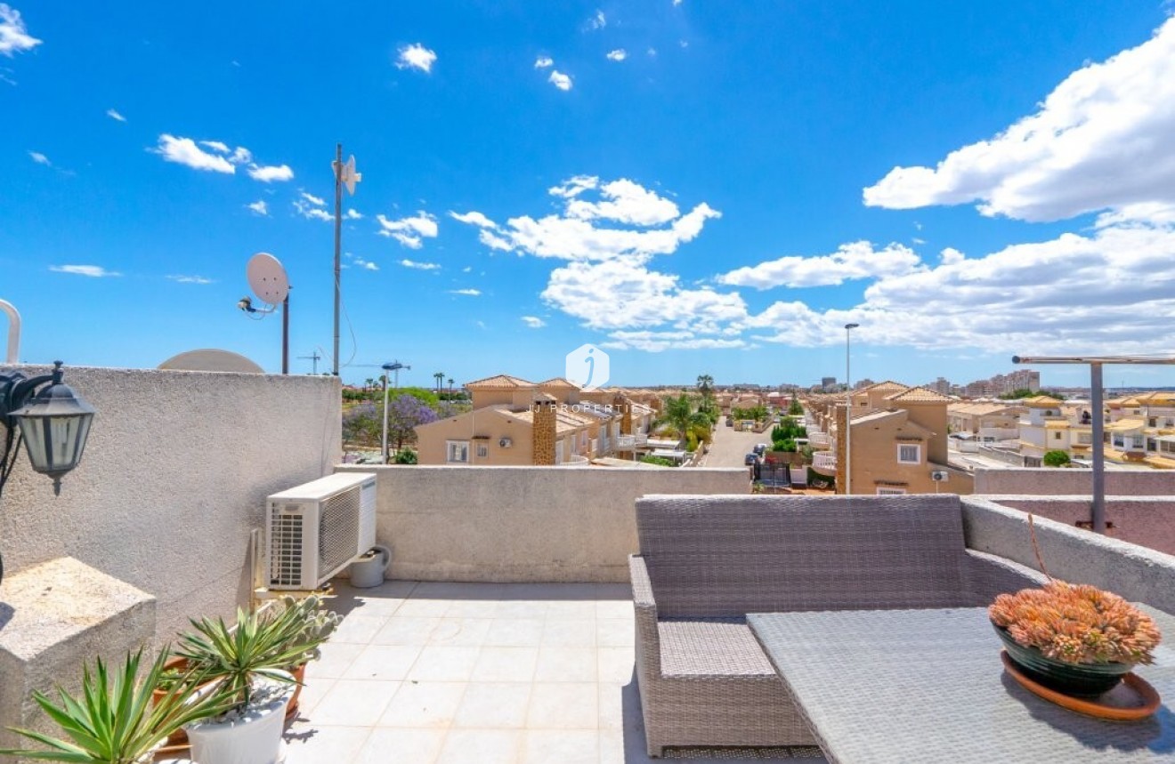 Resale - Chalet -
Torrevieja - aguas nuevas