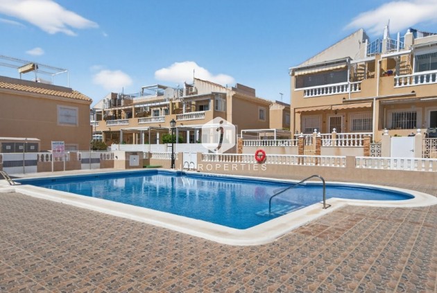 Resale - Chalet -
Torrevieja - aguas nuevas