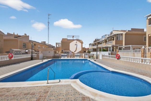 Resale - Chalet -
Torrevieja - aguas nuevas