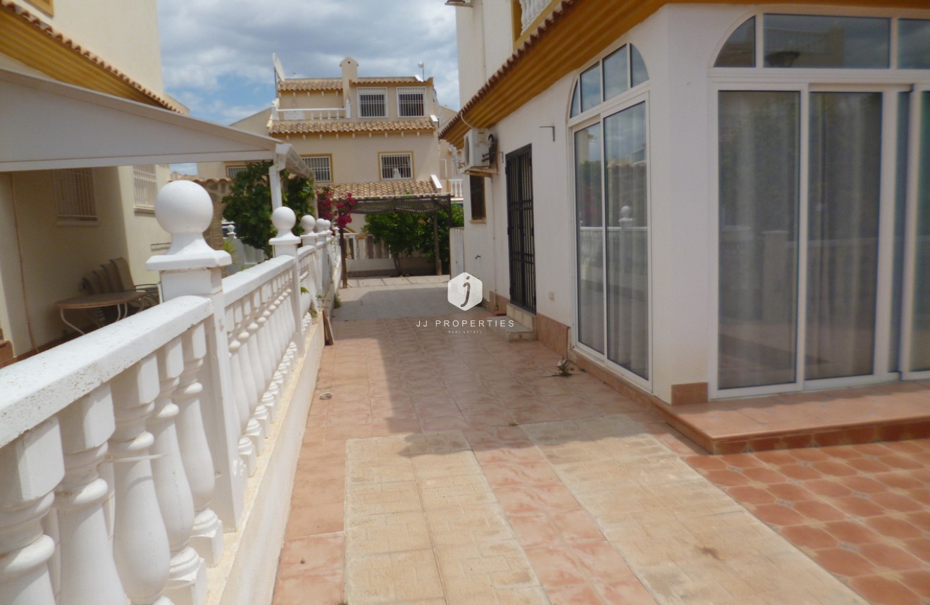 Resale - Chalet -
Playa Flamenca - Costa Blanca