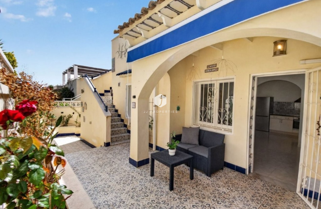 Resale - Chalet -
Torrevieja - Los altos