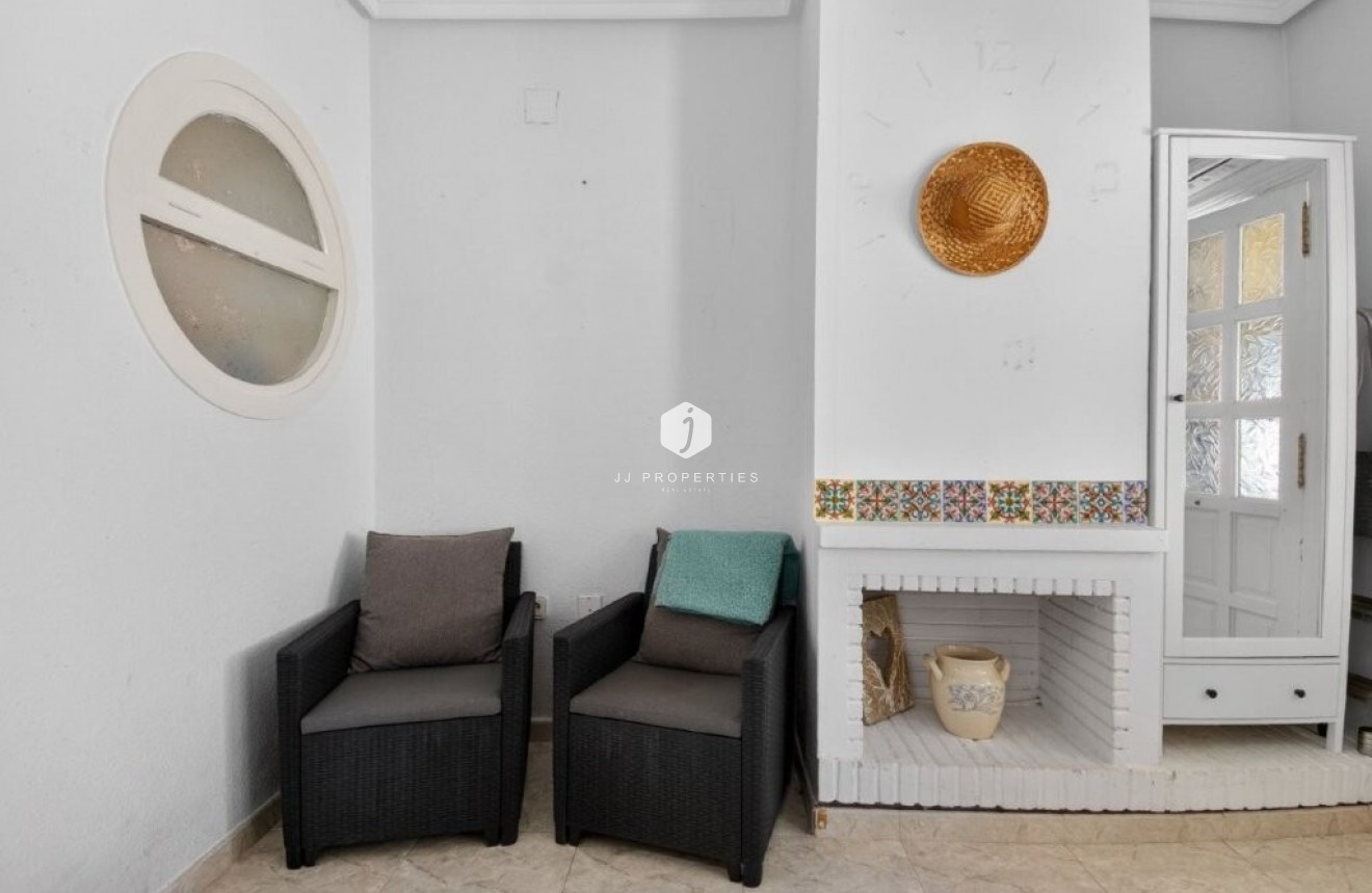 Resale - Chalet -
Torrevieja - Los altos