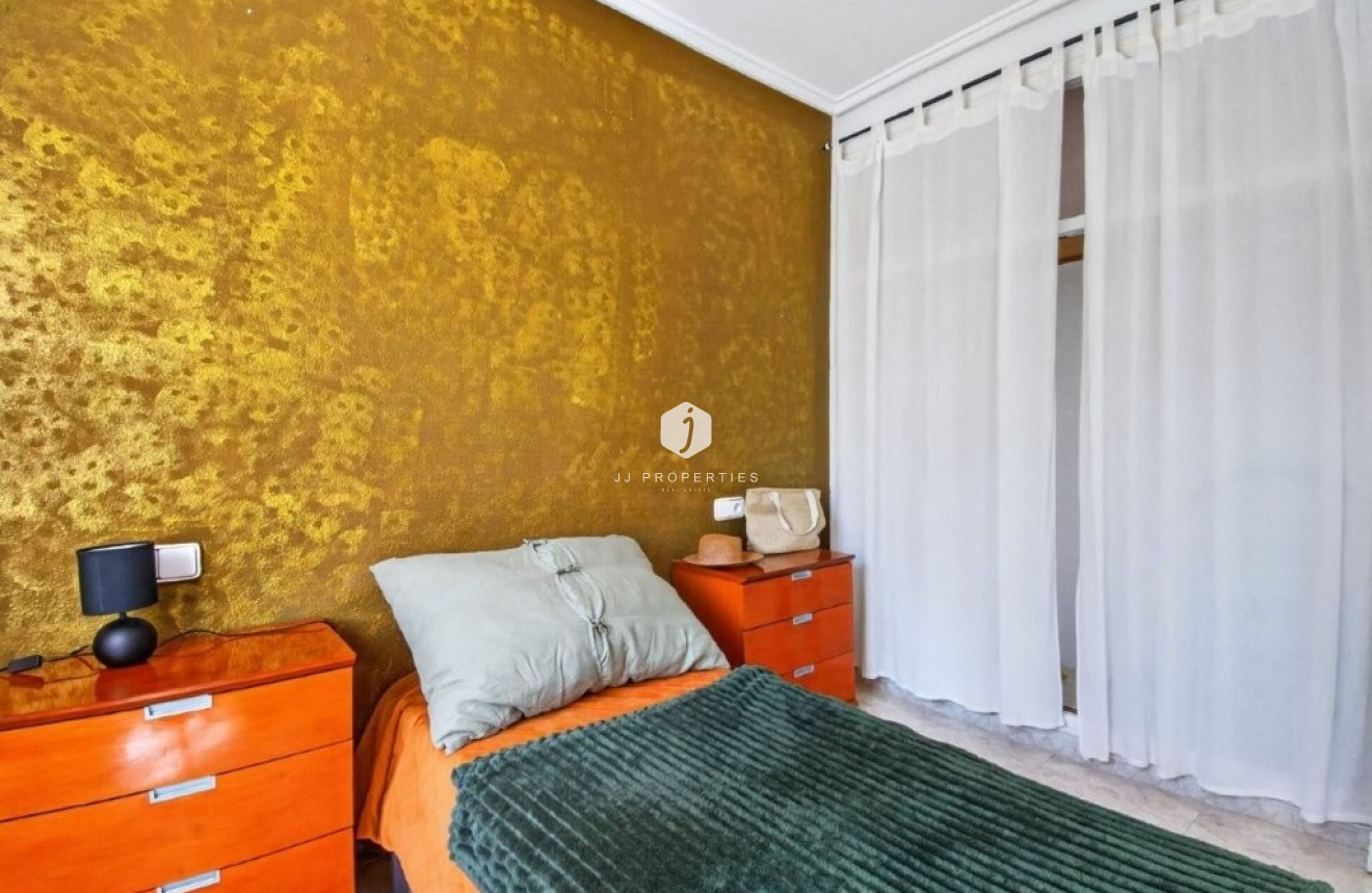 Resale - Chalet -
Torrevieja - Los altos