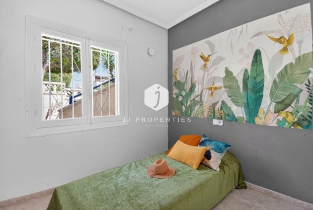Resale - Chalet -
Torrevieja - Los altos