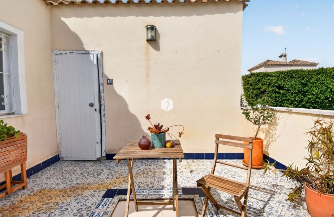 Resale - Chalet -
Torrevieja - Los altos