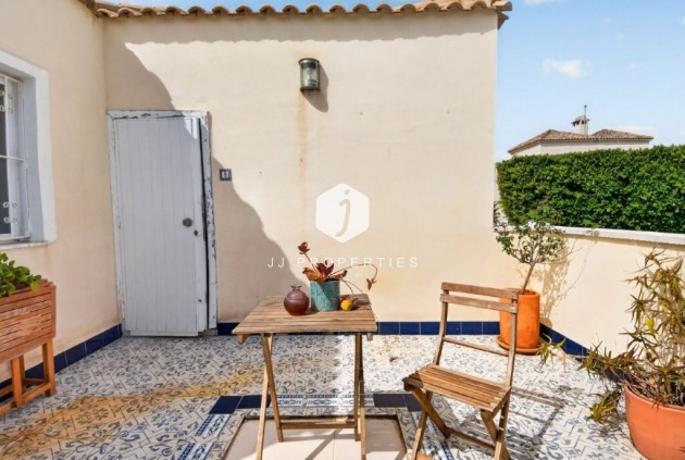 Resale - Chalet -
Torrevieja - Los altos