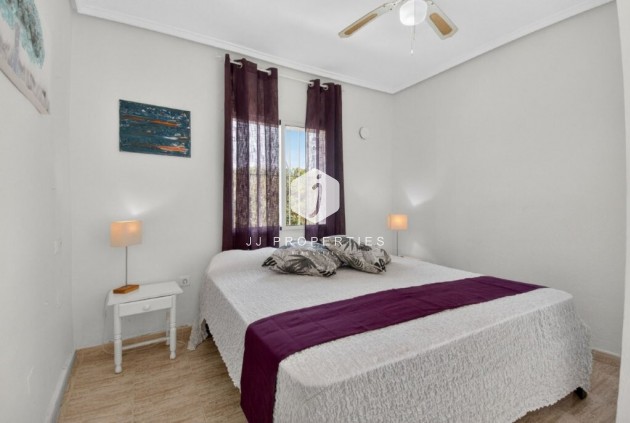 Resale - Chalet -
Torrevieja - Los altos