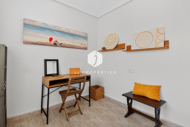 Resale - Chalet -
Torrevieja - Los altos