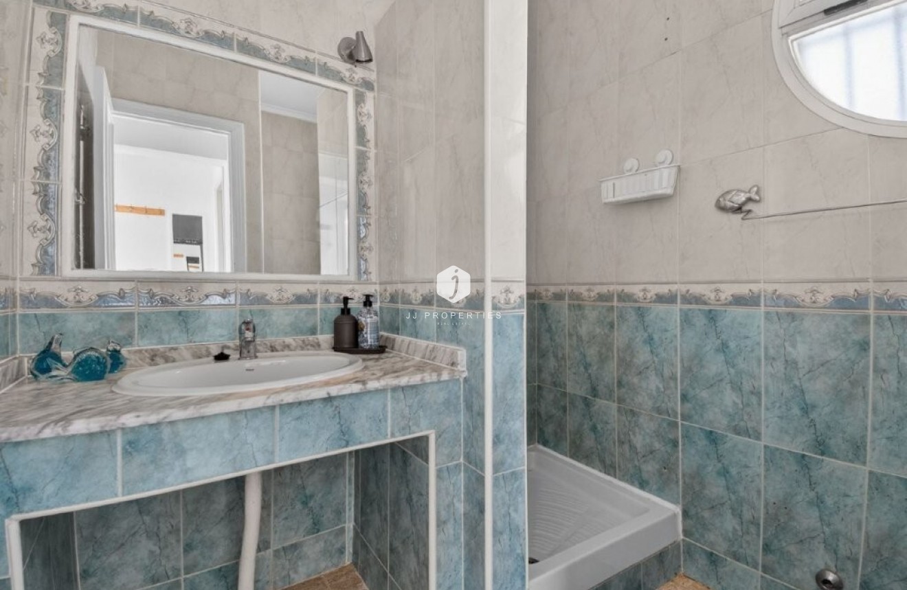 Resale - Chalet -
Torrevieja - Los altos