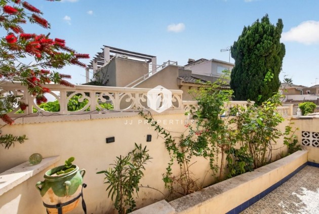 Resale - Chalet -
Torrevieja - Los altos