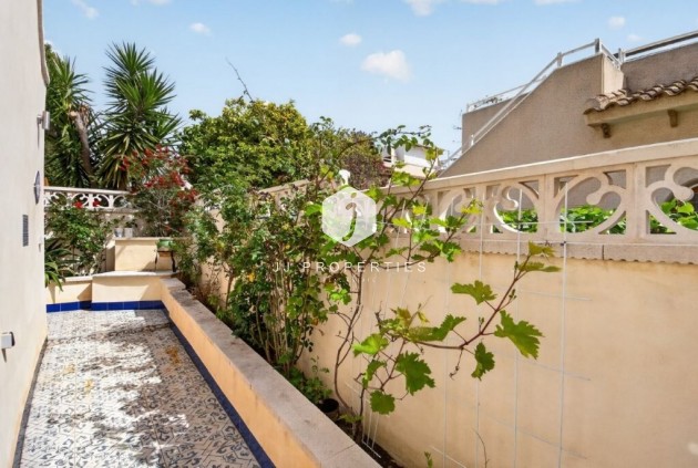 Resale - Chalet -
Torrevieja - Los altos