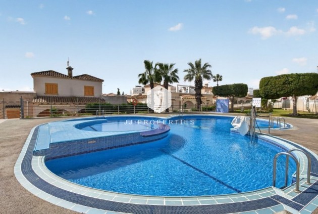 Resale - Chalet -
Torrevieja - Los altos