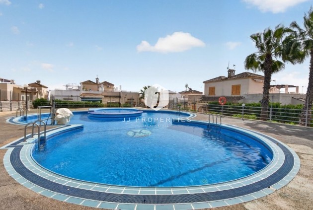 Resale - Chalet -
Torrevieja - Los altos
