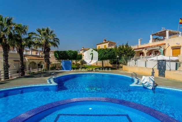 Resale - Chalet -
Torrevieja - Los altos