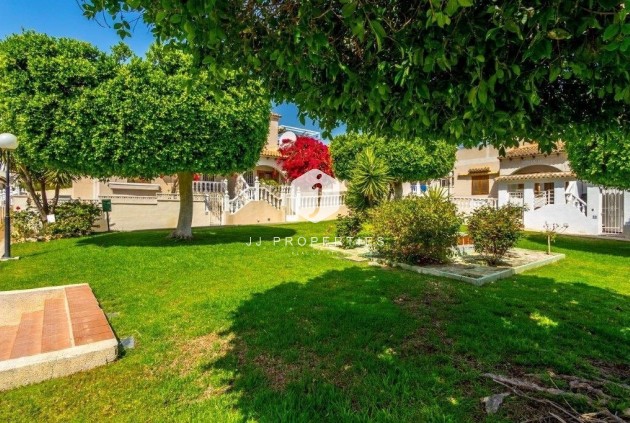 Resale - Chalet -
Torrevieja - Los altos