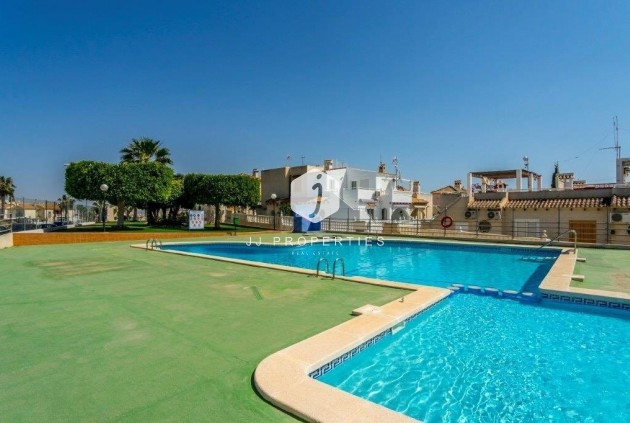Resale - Chalet -
Torrevieja - Los altos