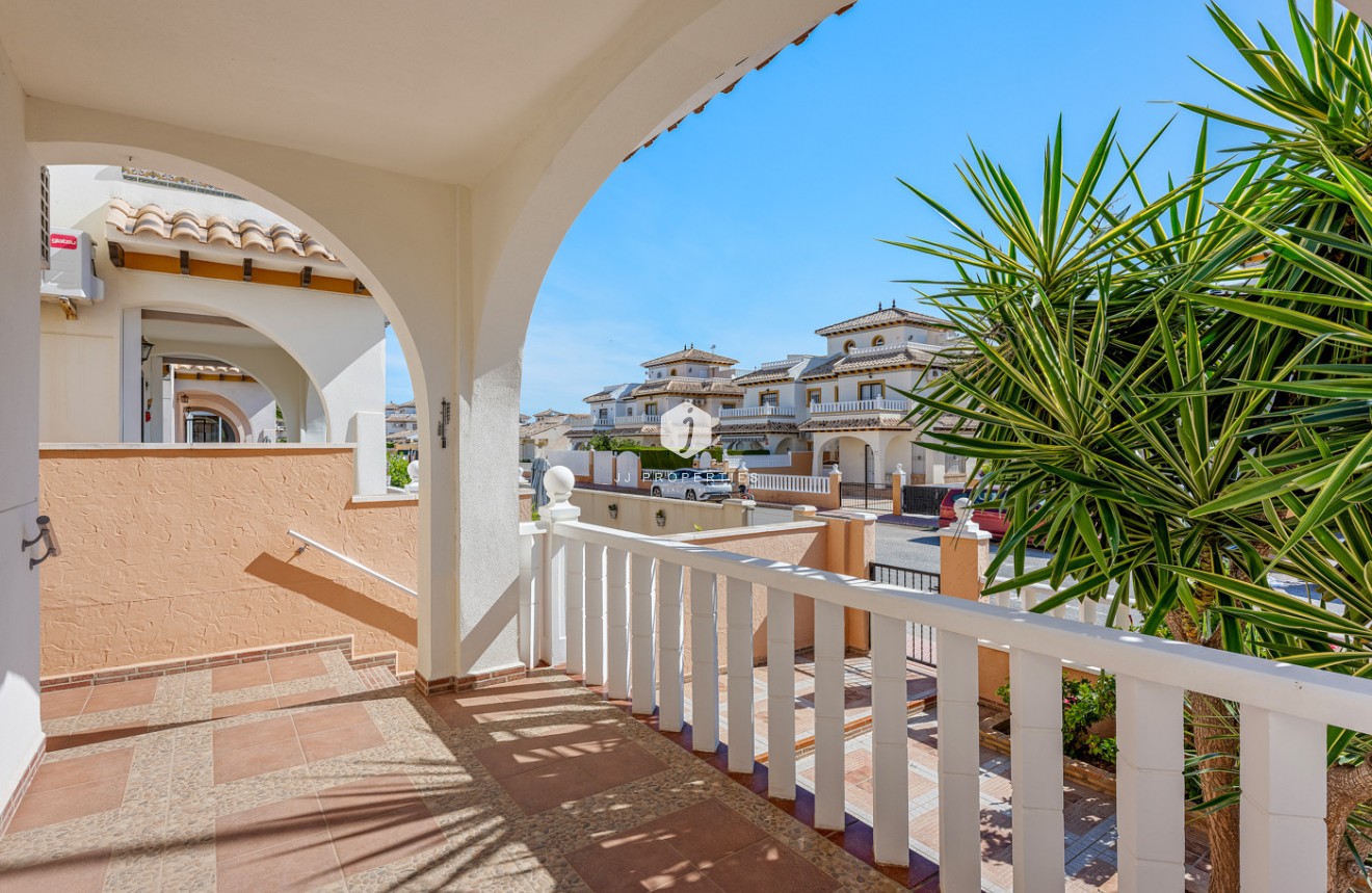 Z drugiej ręki - Szalet -
Cabo Roig - Costa Blanca