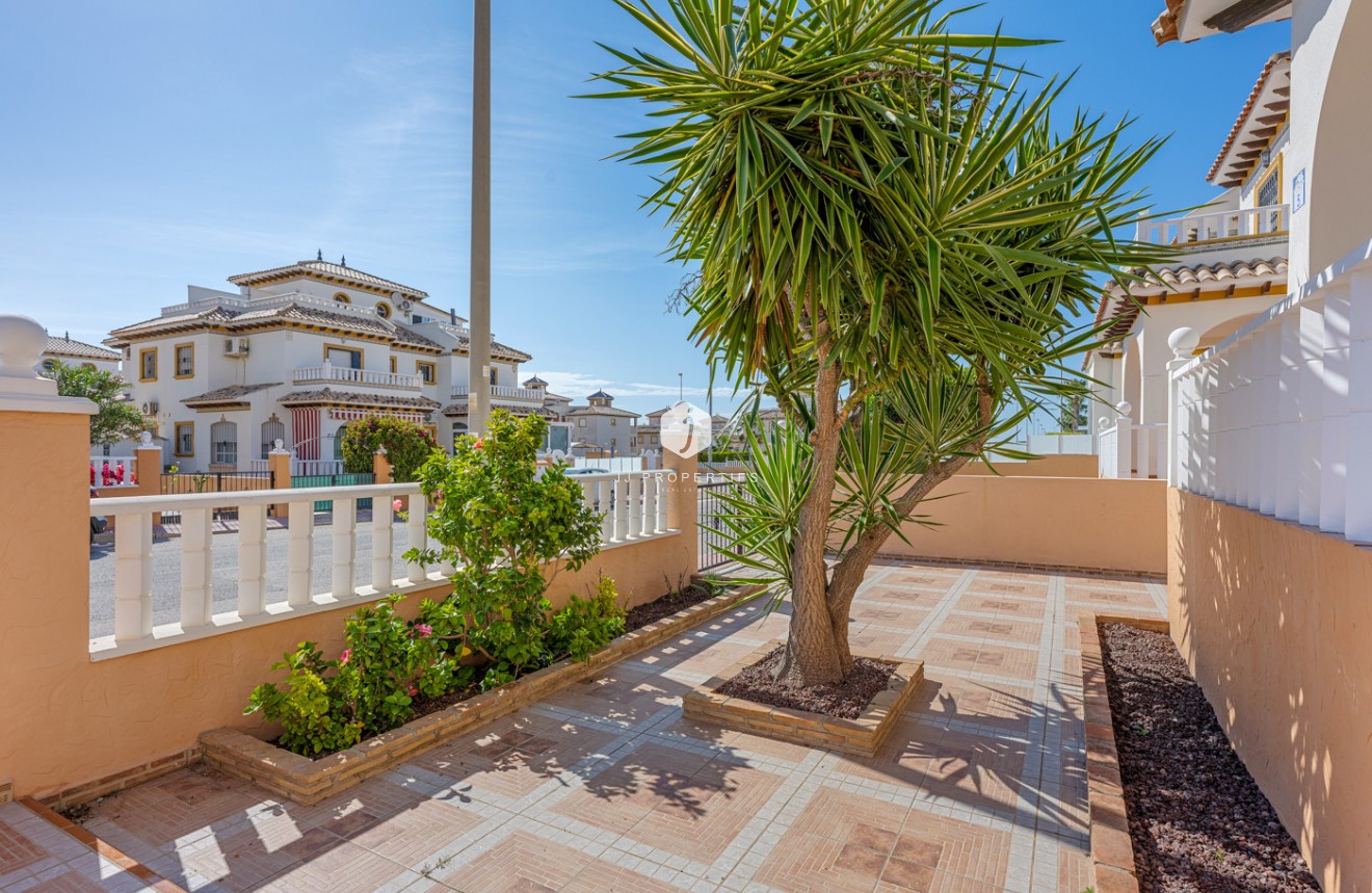 Z drugiej ręki - Szalet -
Cabo Roig - Costa Blanca