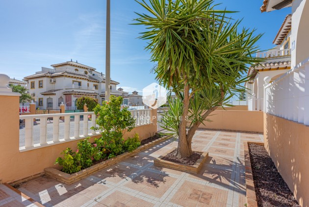 Z drugiej ręki - Szalet -
Cabo Roig - Costa Blanca