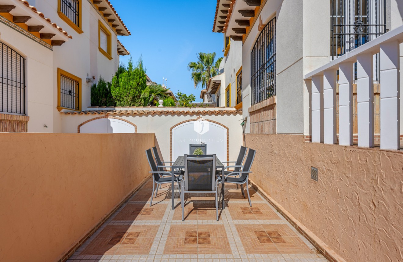 Z drugiej ręki - Szalet -
Cabo Roig - Costa Blanca